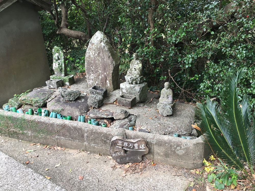 03_キリシタンを守った!三界萬霊塔