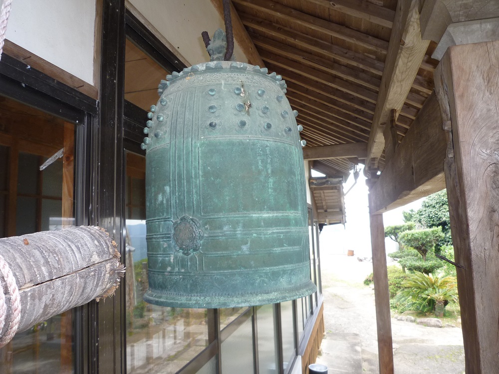 07_興禅寺の梵鐘 (潜伏キリシタンの名前が刻まれている)