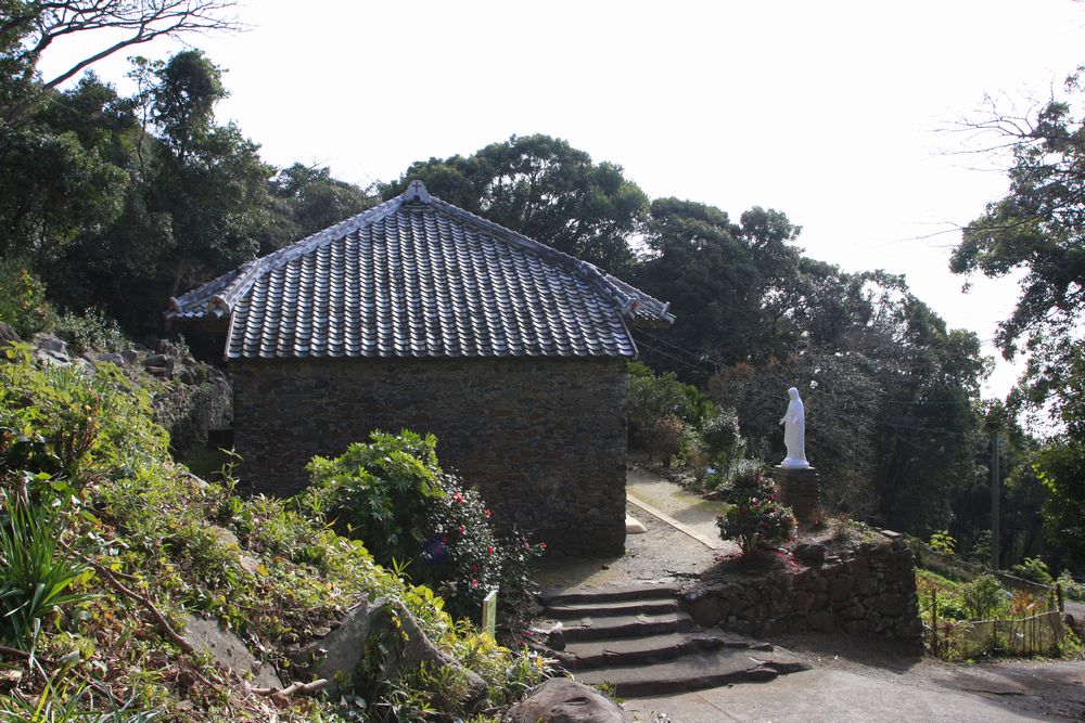 01_ひっそりとたたずむ教会堂